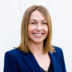 Robyn Young Headshot