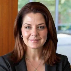 Stacey Dyer Headshot