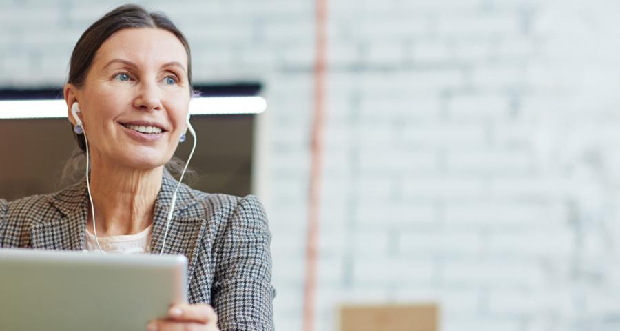 Lady-with-Laptop