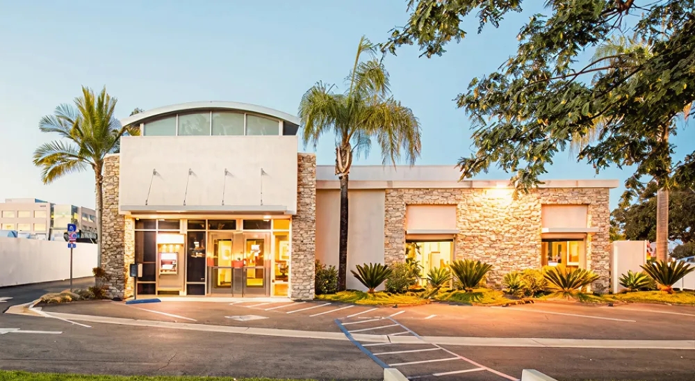 View of the Kearny Mesa Branch from the street.