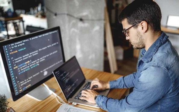 A startup founder searching for a tech startup bank